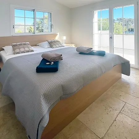 Pirouschka Pool Downtown Within Walking Distance Villa *