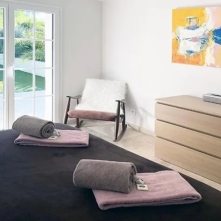 Pirouschka Pool Downtown Within Walking Distance Villa *